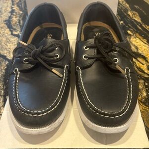 Authentic Original 2-Eye Pull Up Boat
Shoes. Excellent condition!!